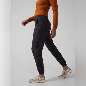 Athleta Brooklyn lined camo jogger nwt black size 8